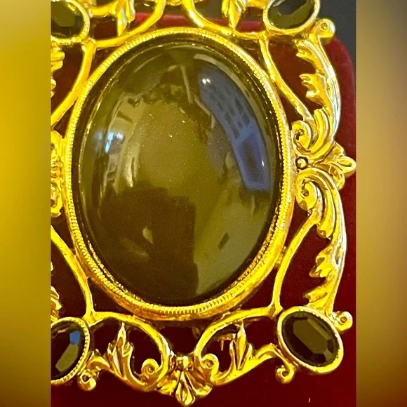 1928 Gold and Black Rectangle Brooch - Picture 6 of 12